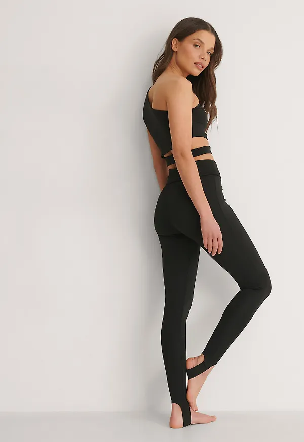 Bella Michlo x NA-KD Stirrup Leggings - Black