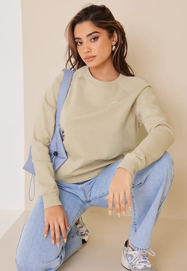 Nike - Sweatshirts - Beige - W Nsw Essntl Flc Crew - Tröjor - sweatshirts