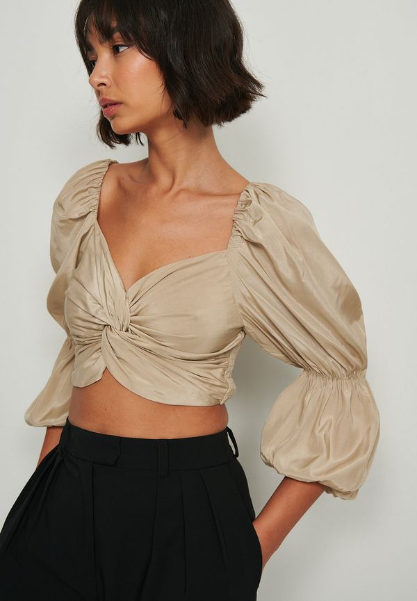 NA-KD Party Recycled lS blus med vriden framsida - Beige
