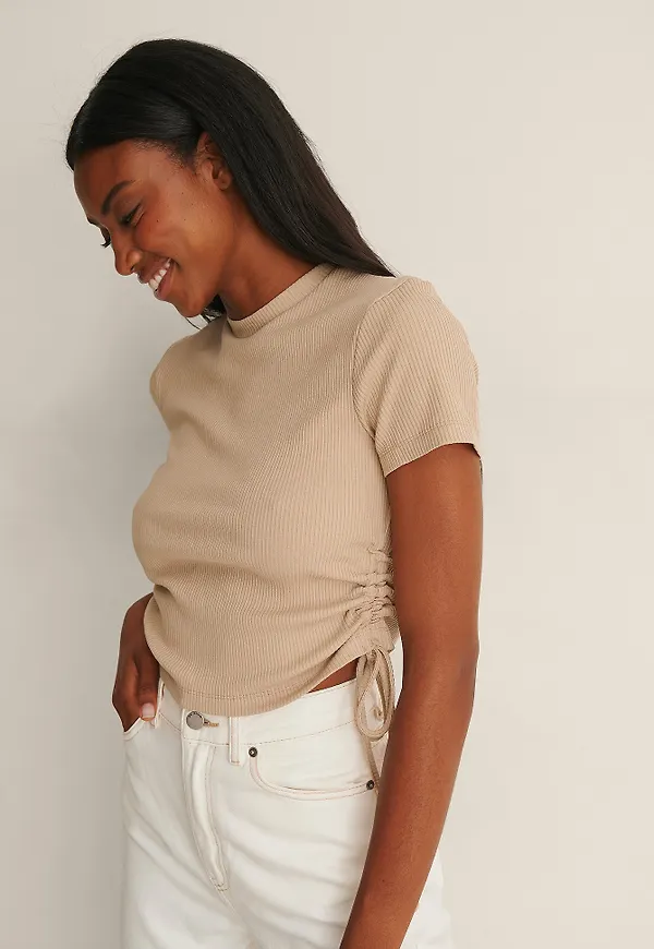 NA-KD Kortärmad topp med dragsko - Beige