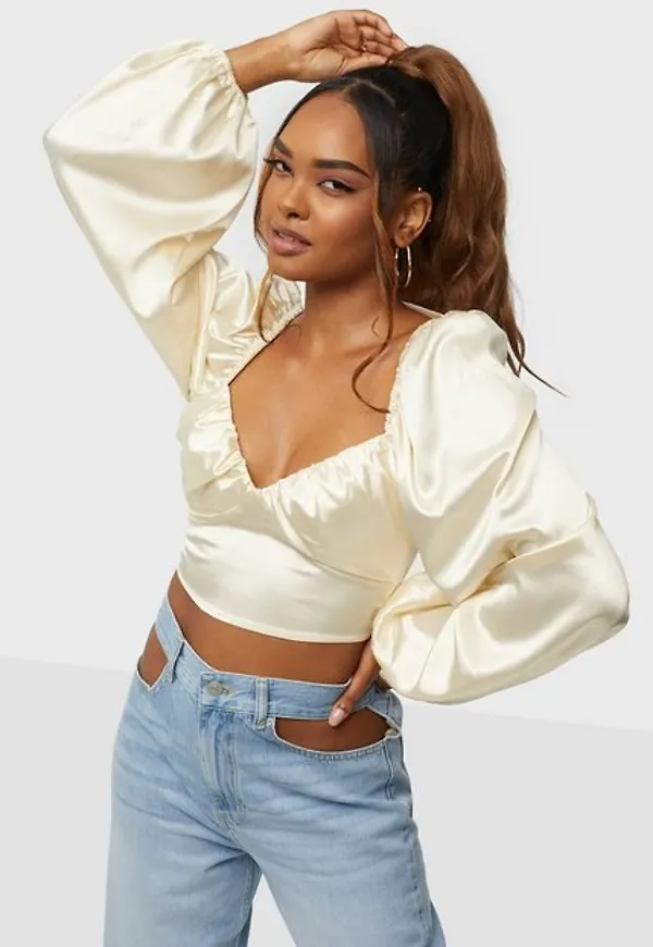 NLY Trend Ruched Up Blouse Festblusar Champagne