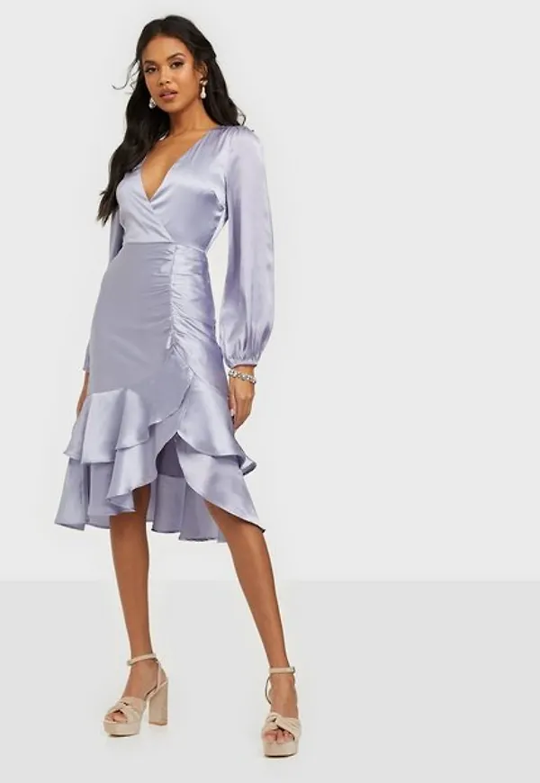 NLY Trend Eyes On Me Ruched Satin Dress Fodralklänningar
