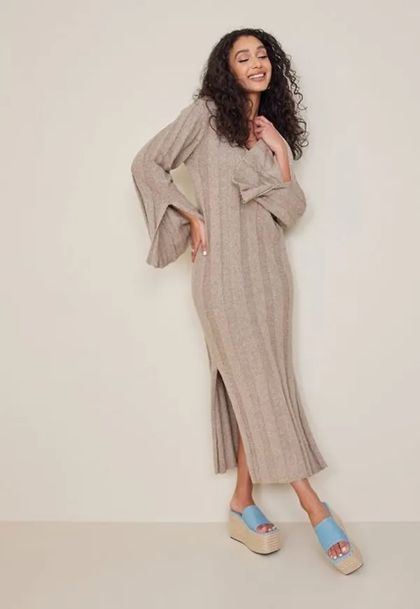 By Malene Birger Hayden Stickade klänningar