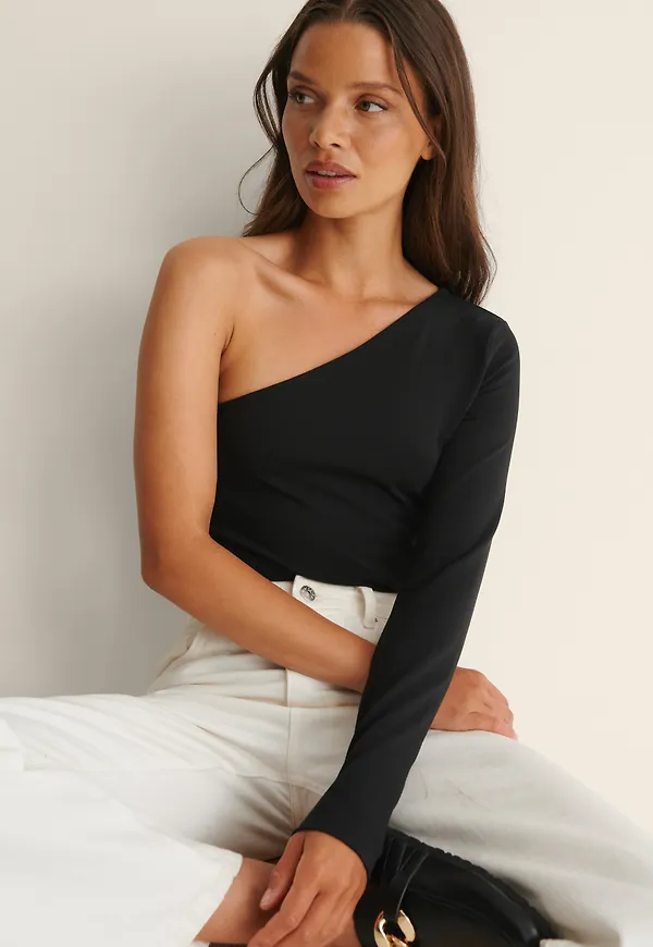 NA-KD Basic Ekologisk topp med en axel - Black