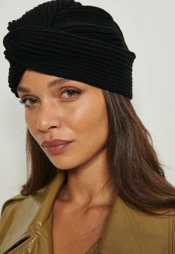 NA-KD Accessories Återvunnen stickad turban med knytdetalj - Black