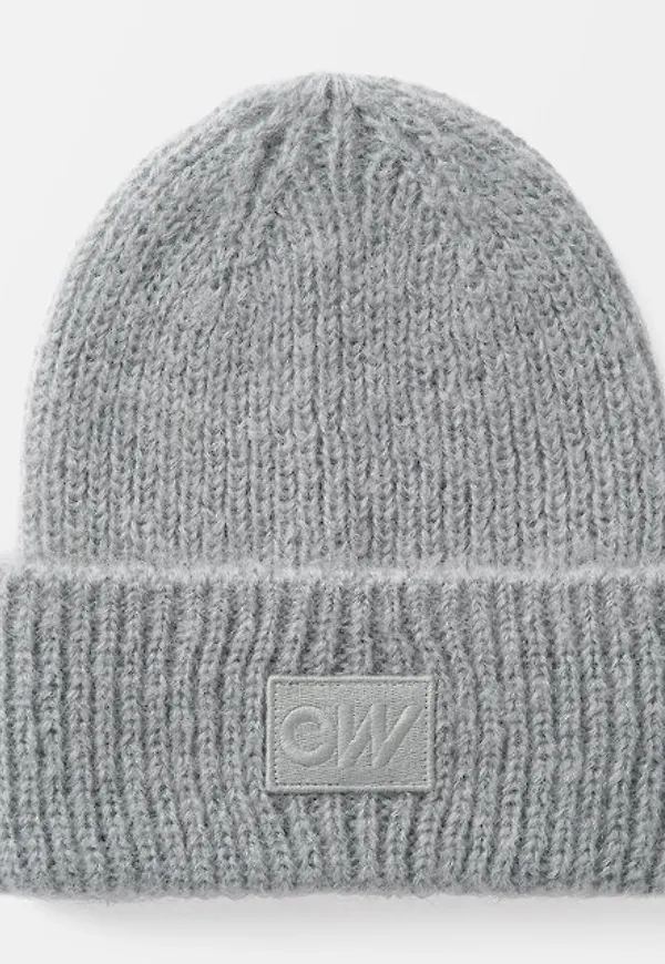 Borstad, stickad beanie med logga