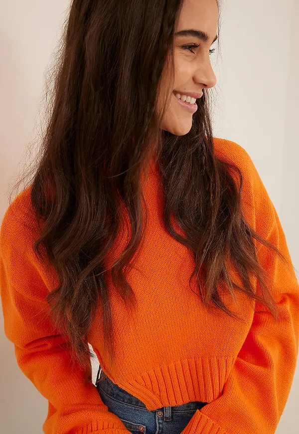 Coco & Tippie x NA-KD Croppad stickad med rå kant - Orange