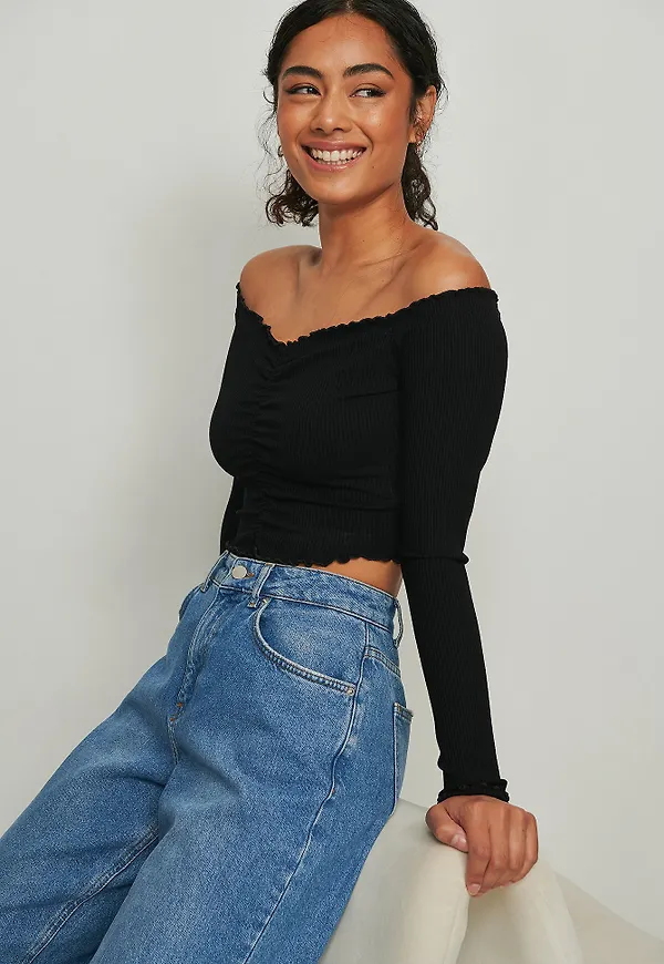 NA-KD Ribbad offshouldertopp med rysch - Black