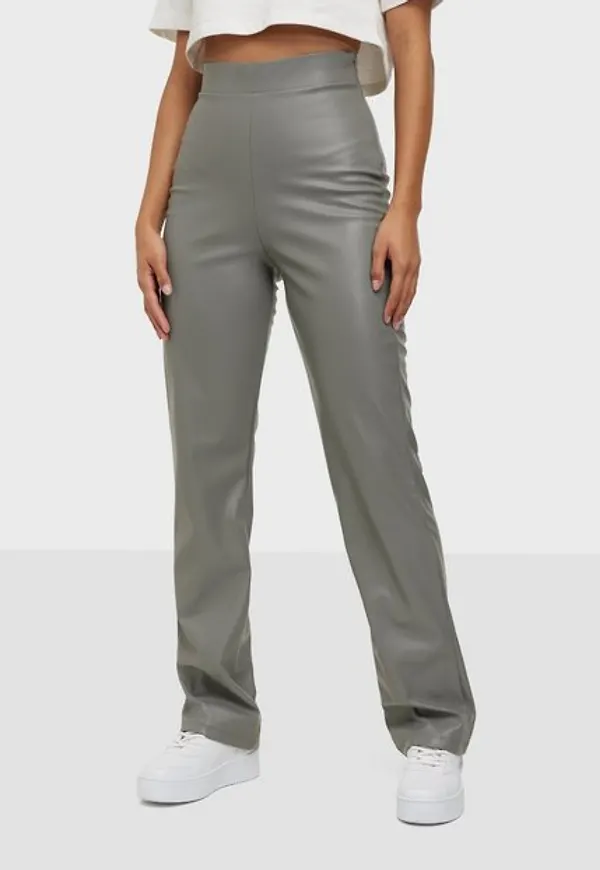 NLY Trend Straight Pu Pants Byxor Grå