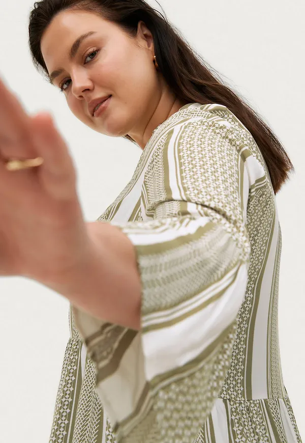 Only Carmakoma - Klänning carMarrakesh 3/4 Tunic Dress - Grön