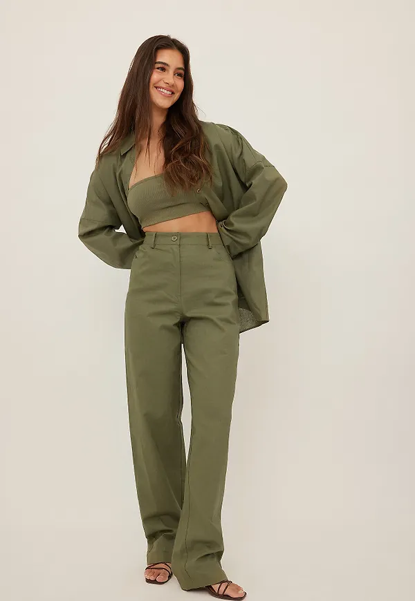 Romee Strijd x NA-KD Raka långa byxor i linneblandning - Green