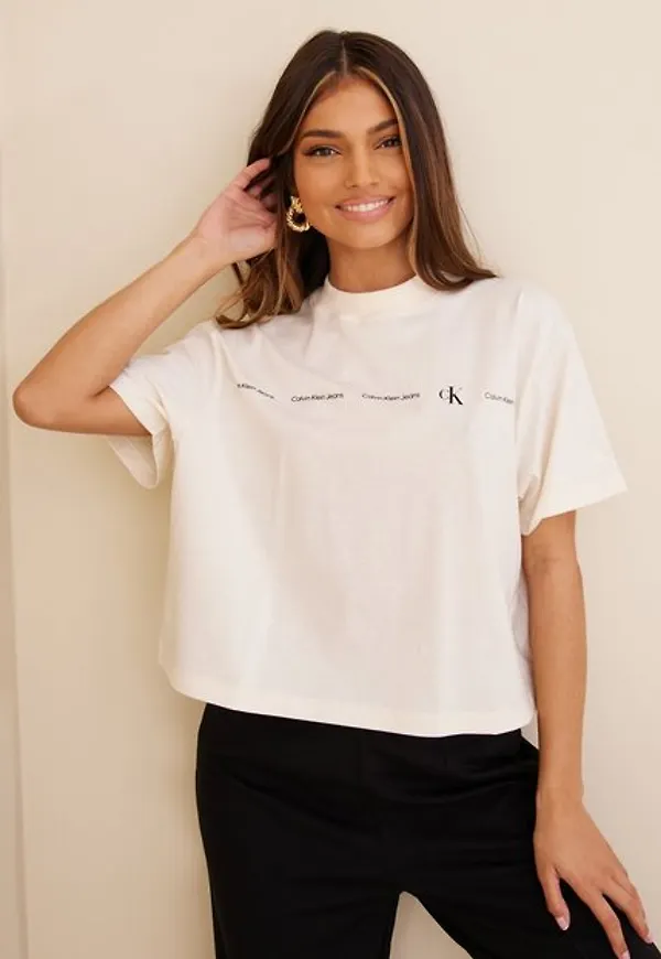 Calvin Klein Jeans Repeat Logo Tee Crop tops
