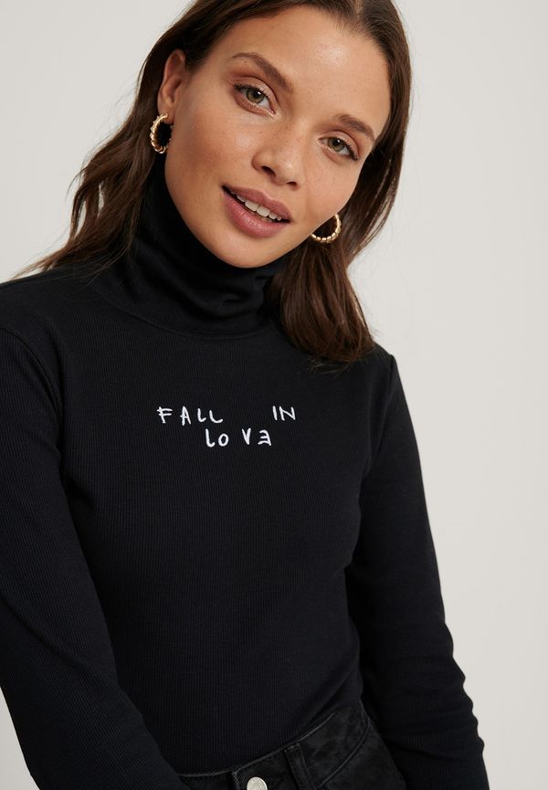 Lisa-Marie Schiffner x NA-KD Ekologisk Broderad Topp - Black