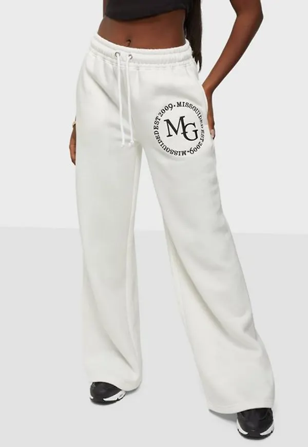 Missguided Emb Missguided Straight Leg Jogger Mjukisbyxor Cream