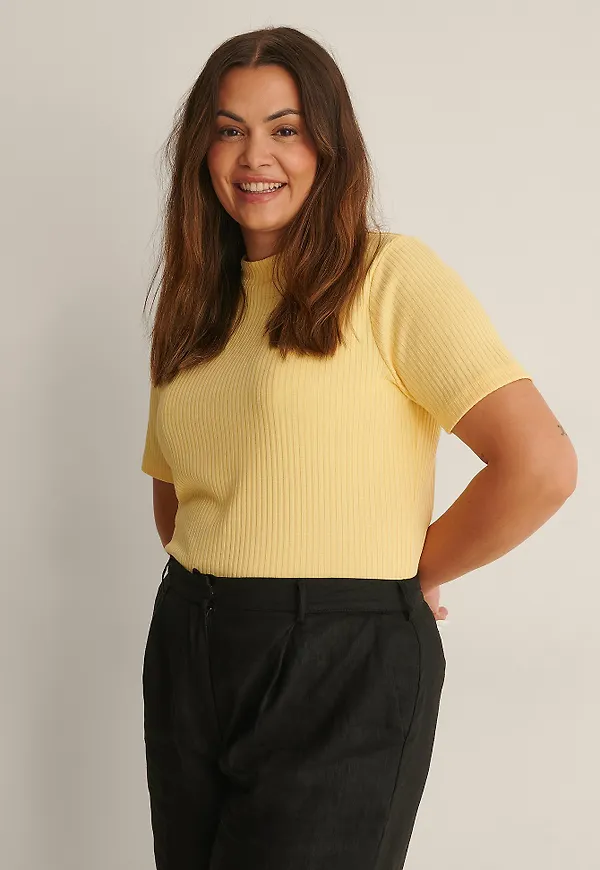 NA-KD Basic Kortärmad topp med rund hals - Yellow