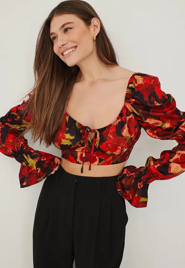 NA-KD Boho Blus med knyt fram - Red