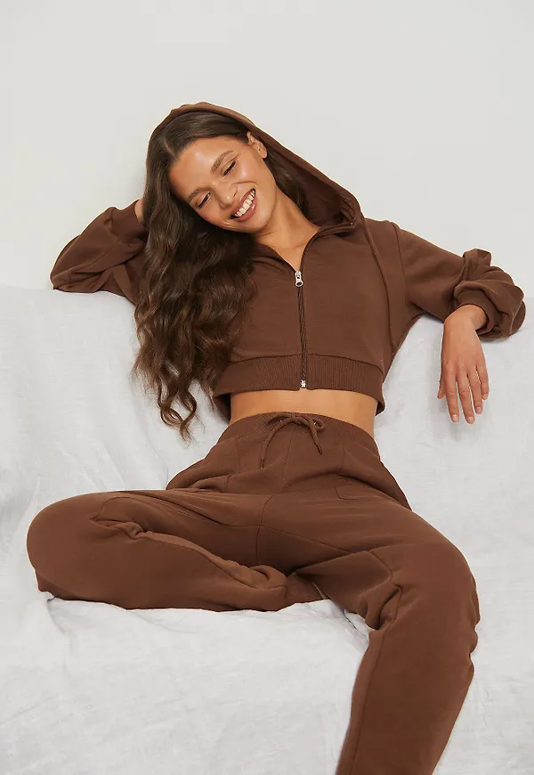 Pamela x NA-KD Reborn Ekologiska sweatpants - Brown