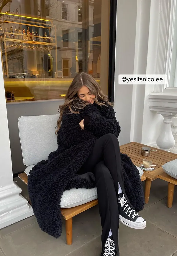 NA-KD Trend Fluffig Oversize Teddykappa - Black