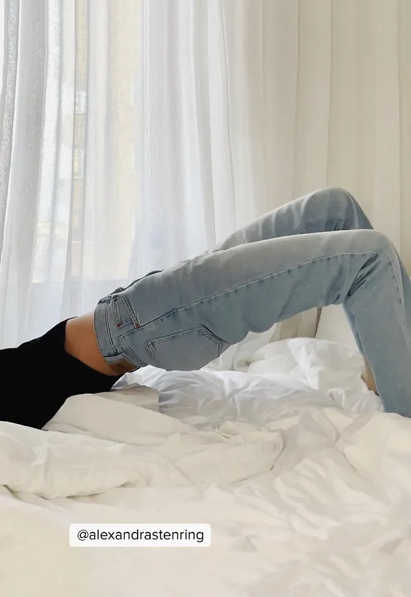 NA-KD Trend Ekologiska Raka Jeans Med Hög Midja Och Rå Fåll - Blue