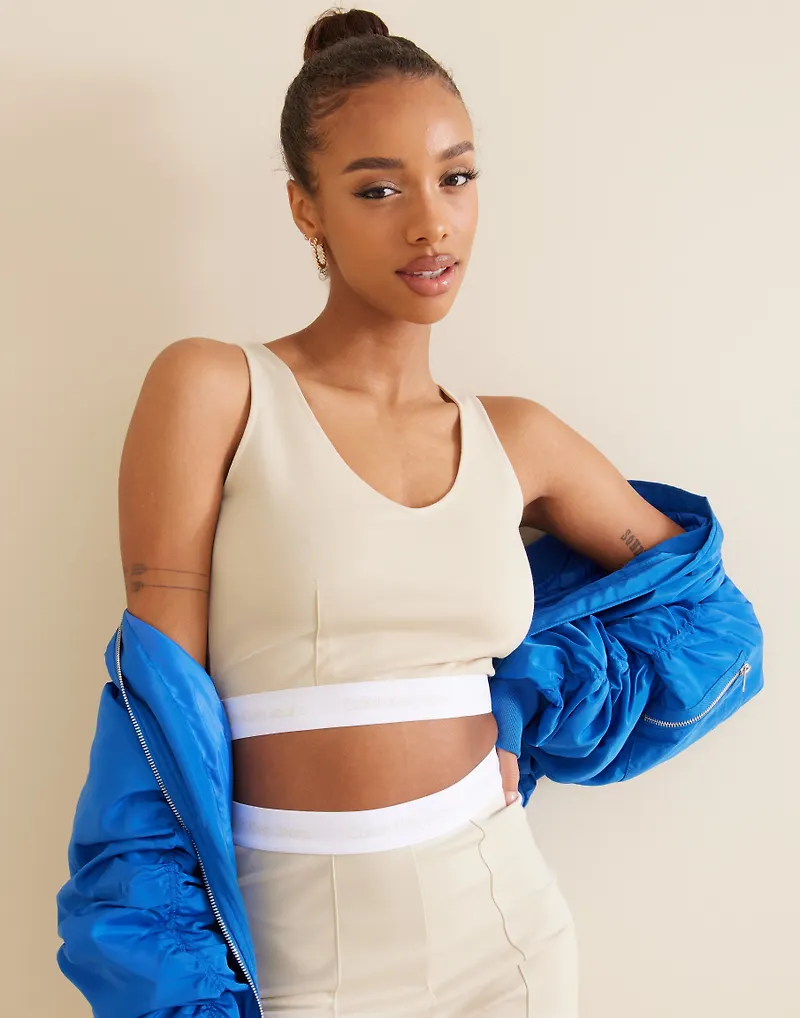 Calvin Klein Jeans - Crop tops - Eggshell - Contrast Tape Milano Strappy Top - Toppar