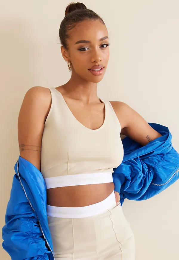 Calvin Klein Jeans - Crop tops - Eggshell - Contrast Tape Milano Strappy Top - Toppar