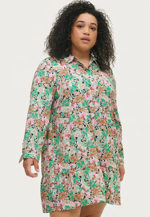 Vero Moda Curve - Klänning vmDelilah LS Short Dress Curve - Grön