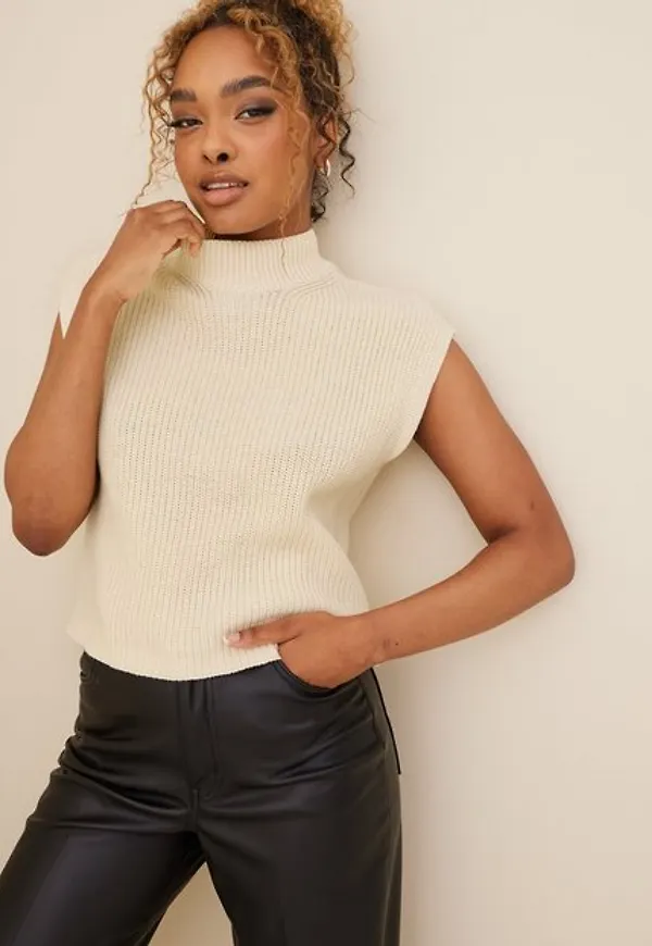 Noisy May Nmuna Cap Sleeve Turtleneck Knit Stickade västar Eggnog