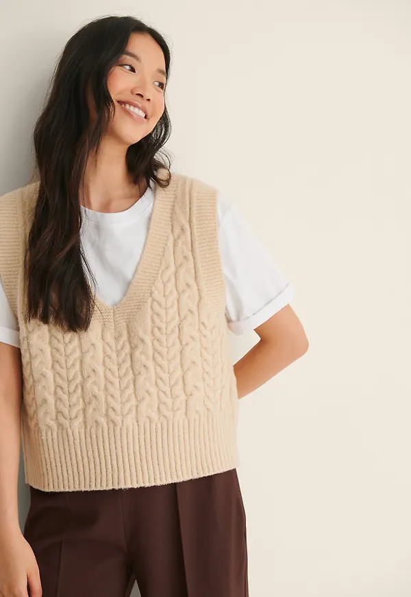 NA-KD Trend Stickad Croppad V-Ringad Väst - Beige