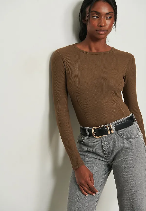 NA-KD Basic Recycled långärmad ribbstickad topp med rund hals - Brown