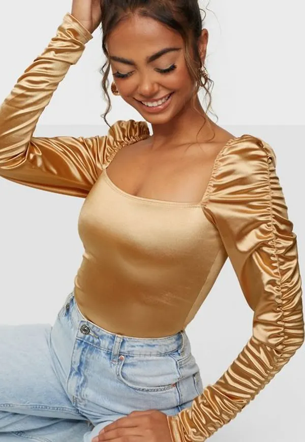 NLY One Ruched Arm Satin Top Långärmade toppar