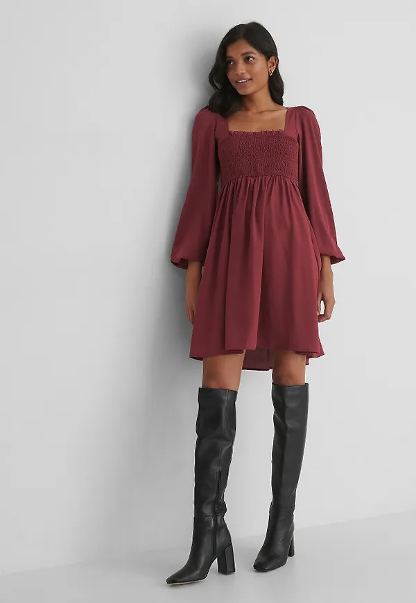 NA-KD Boho Klänning Med Fyrkantig Halsringning Och Smock - Burgundy