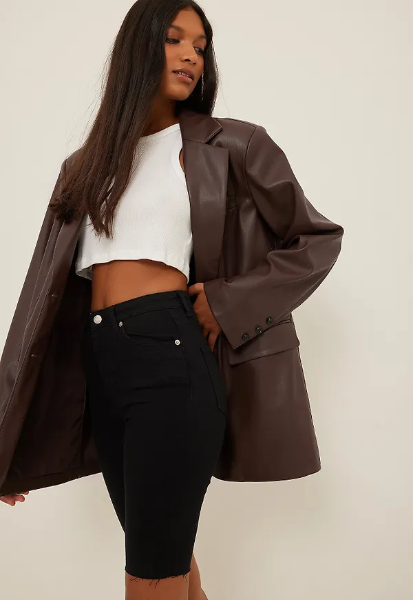 NA-KD Ekologiska Skinny Bermudashorts Med Rå Kant - Black