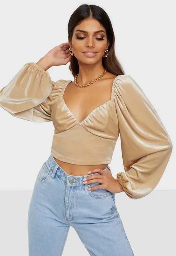 NLY Trend Ruched Up Velvet Blouse Festblusar Champagne