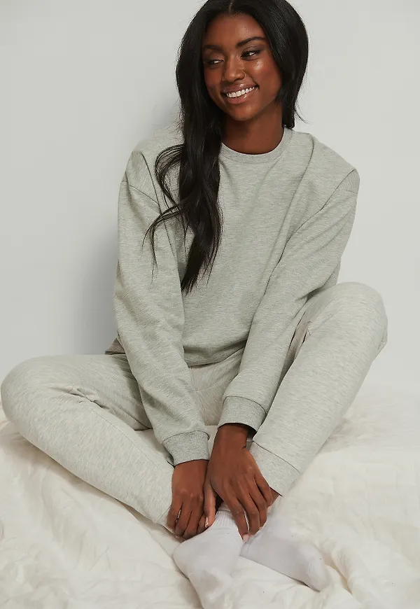 NA-KD Basic Ekologisk bomullströja med rund hals - Grey