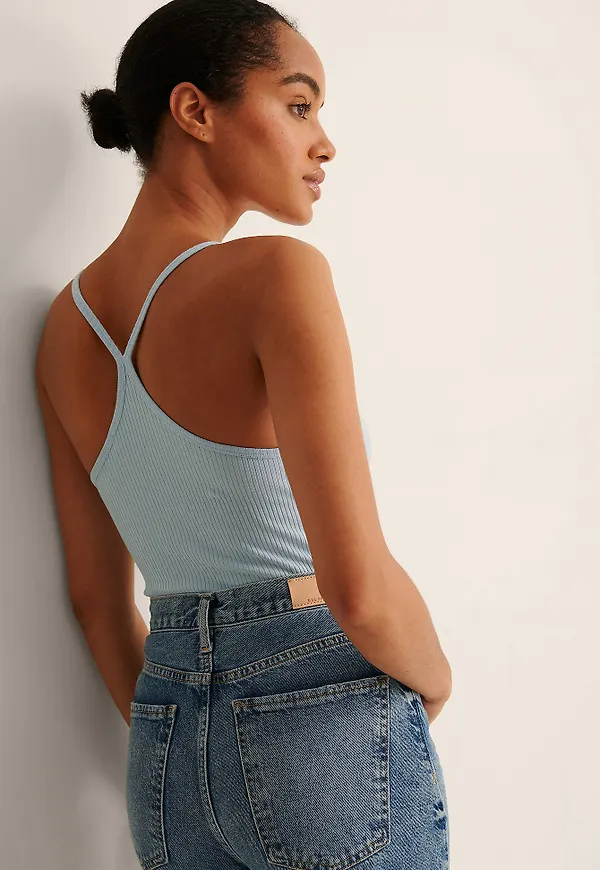 NA-KD Trend Ekologiskt ribbstickad topp med detalj bak - Blue
