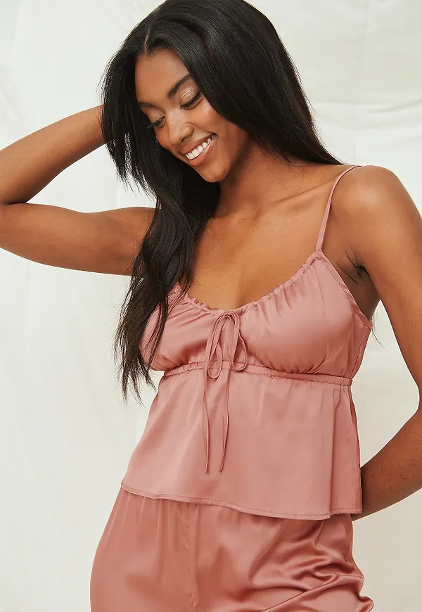 Curated Styles Linne med satindetalj - Pink