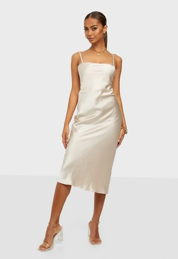 Love Triangle Portrait Midi Slip Dress Loose fit