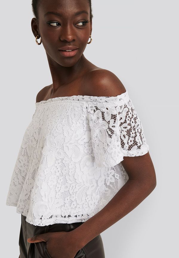 NA-KD Party Offshouldertopp I Spets - White