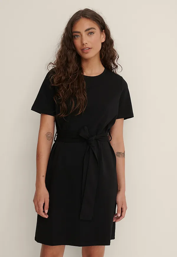 NA-KD T-Shirtklänning Med Bältesdetalj - Black