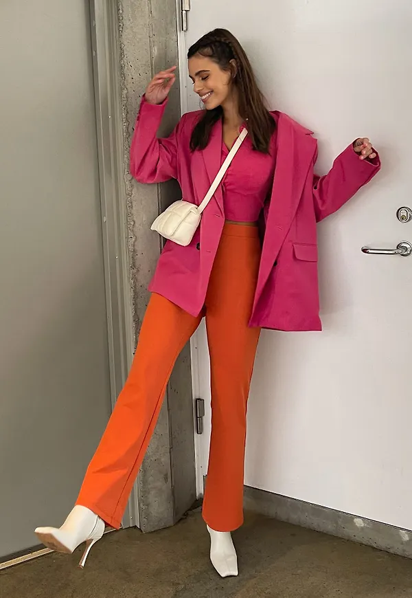 NA-KD Bootcut kostymbyxor i jersey - Orange