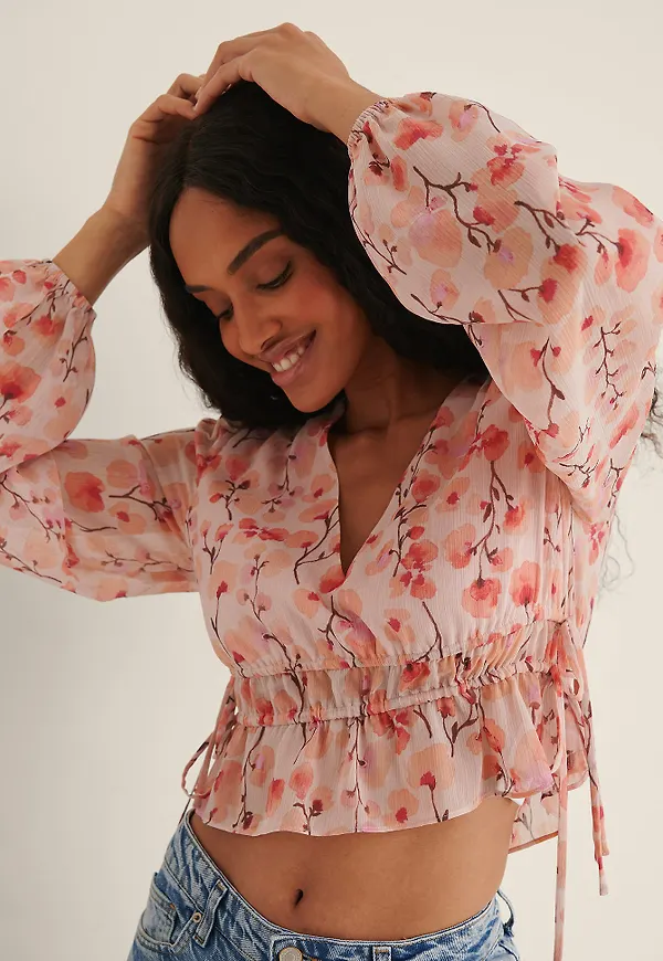 NA-KD Blus Med V-Ringning Och Dragsko - Pink