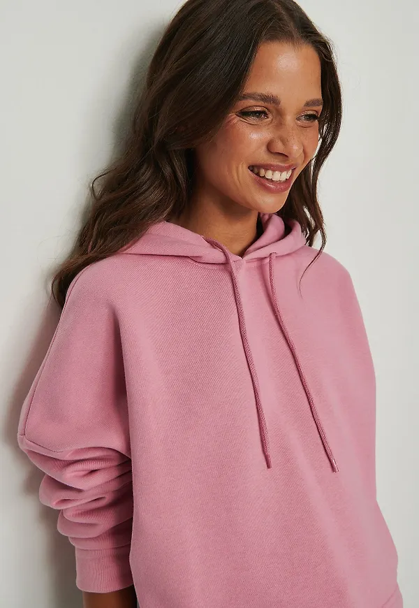 NA-KD Basic Ekologisk basic croppad hoodie - Pink