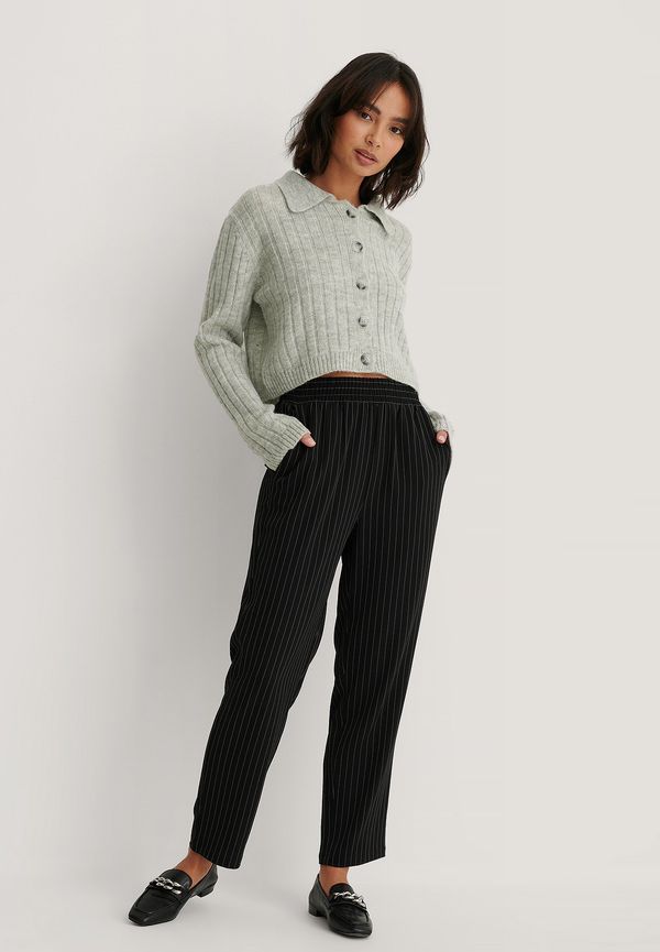 NA-KD Classic Kritstrecksrandiga Byxor Med Elastisk Midja - Black