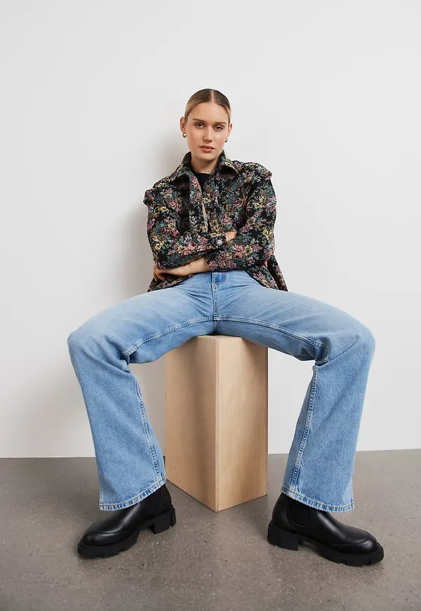 90s tall slit jeans