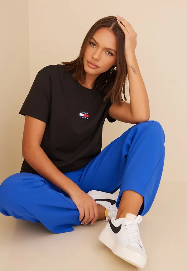Tommy Jeans - T-shirts - TJW Tommy Center Badge Tee - Toppar - T-shirts