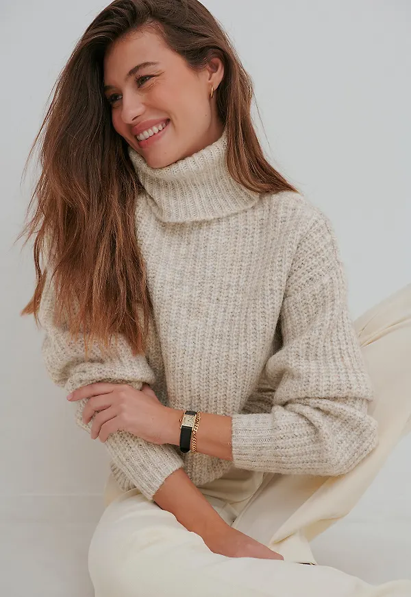 Josefine HJ x NA-KD Kraftig stickad polotröja - Beige