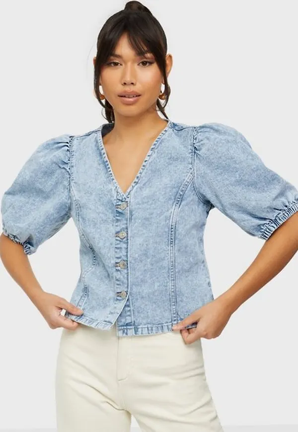 Pieces Pcgili Ss V-Neck Coloured Denim Top Vardagsblusar Light Blue Denim