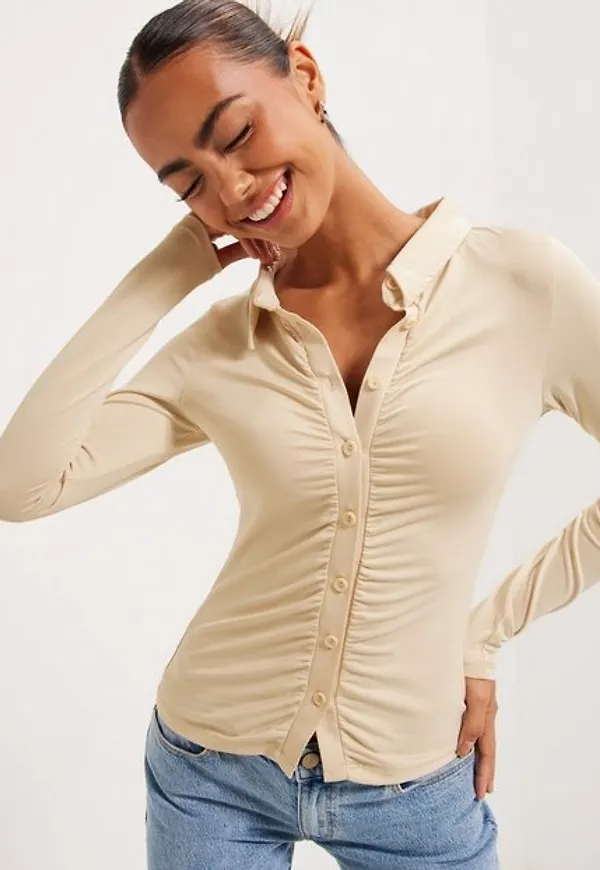 NLY Trend Lovely Collar Top Långärmade toppar Beige