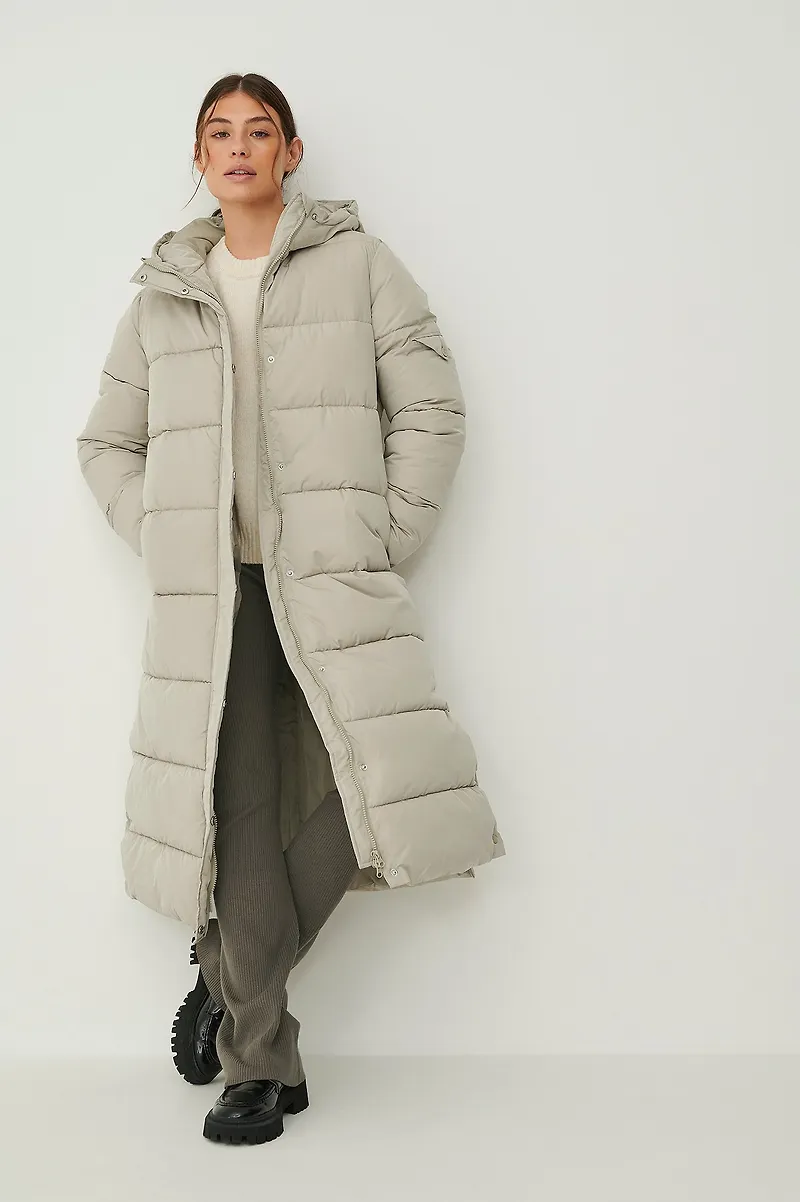Claire Rose x NA-KD Long Padded Jacket - Beige