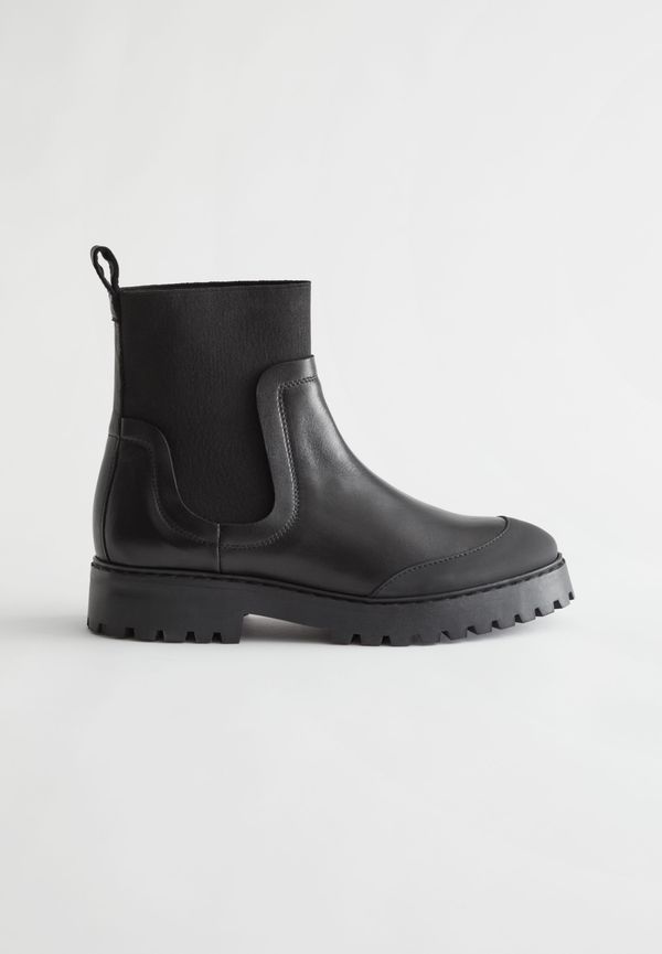 & Other Stories Chelseaboots I Läder Med Resår Svart i storlek 37